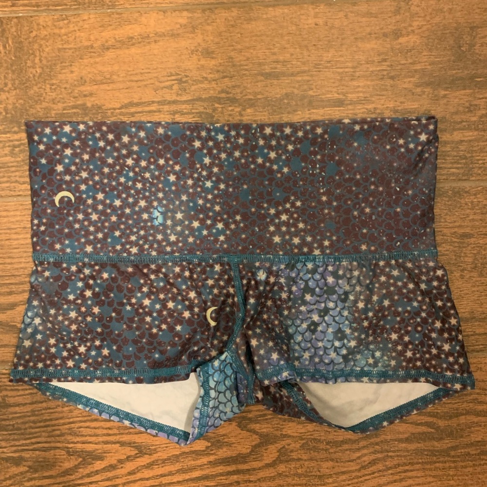 Teeki brand stars and moons hot shorts 🌟🌙
